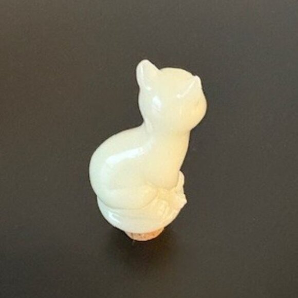 White Cat Wine Bottle Stopper with (6) Kitten Wine Glass Charms - Picture 6 of 7